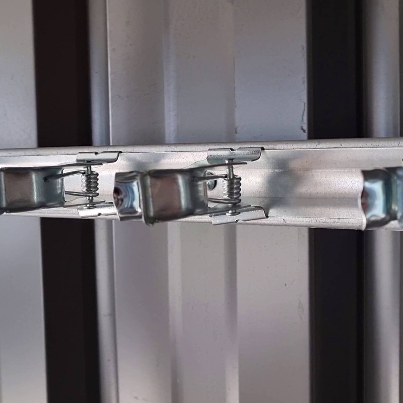 Everhang 425mm 5 Sliding Bars Broom Holder - Image 8