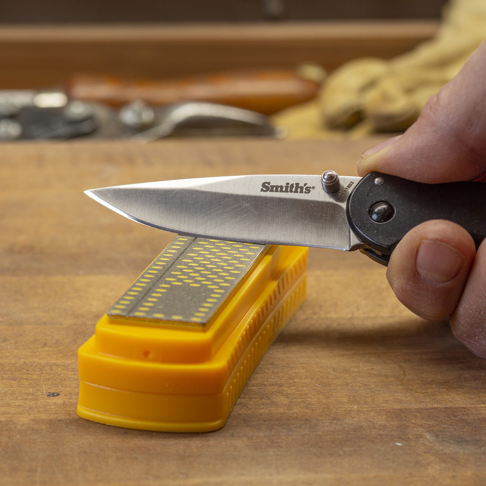 Smith's 4" Diamond Sharpening Stone with Cover - Coarse - Image 4