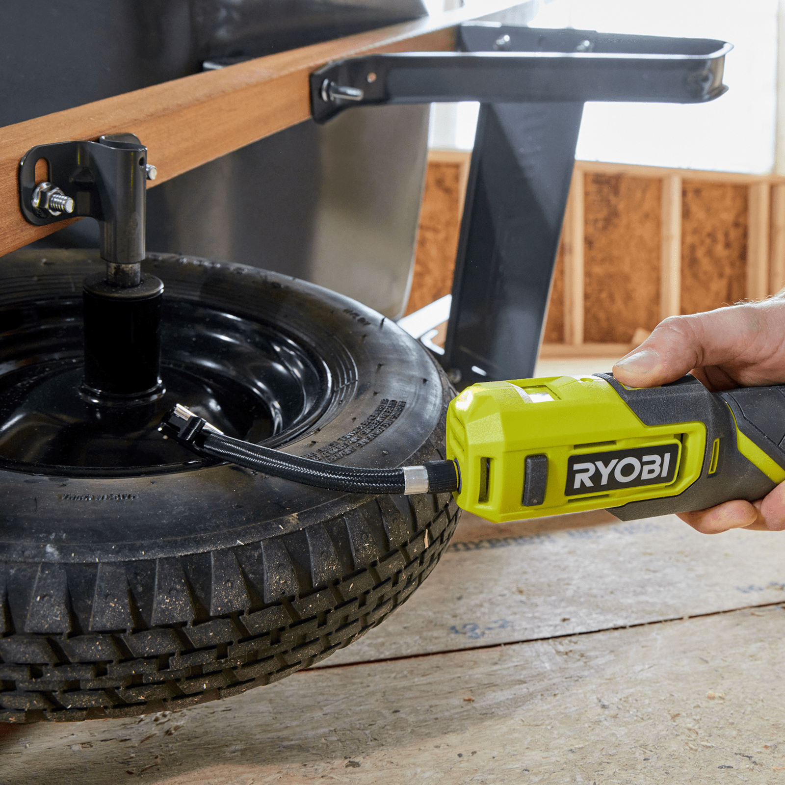 Ryobi USB High Pressure Inflator 2Ah Kit - Image 4