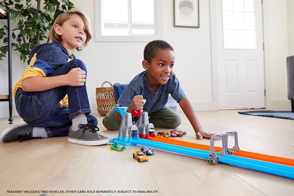 Hot-Wheels-Double-Loop-Dash-Straight-Track-Large-Loops-and-2-164-Scale-Toy-Cars-Ages-5-to-10-B07PPDG8L3-2