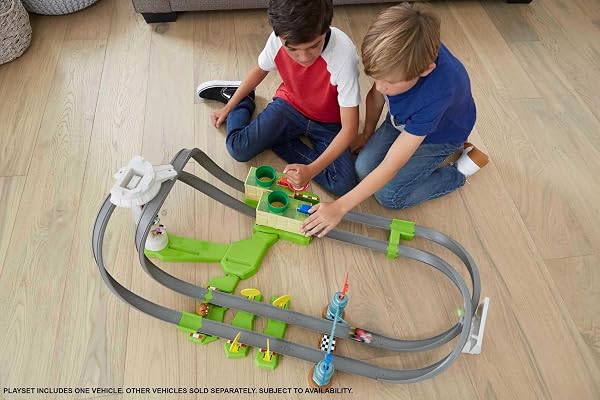Hot-Wheels-Mario-Kart-Circuit-Lite-Track-Set-with-164-Scale-Die-cast-Kart-Vehicle-and-Track-for-Ages-3-and-Above-B07P8WXR25-2