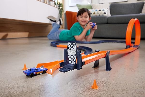 Hot-Wheels-Toy-Car-Track-Set-with-164-Scale-Remote-Control-Vehicle-30-Pieces-of-Race-Track-Multiple-Configurations-B0CPKSB4SH-2